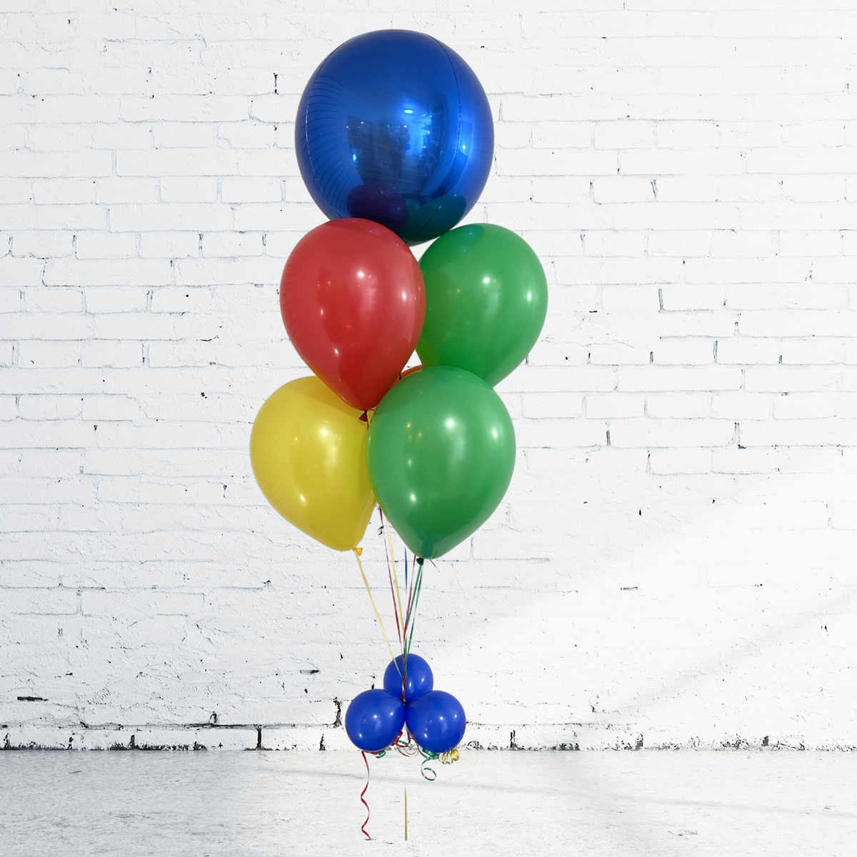 BOUQUET – 7 BALLONS AVEC BALLON MÉTALLIQUE ROND (ORBZ)