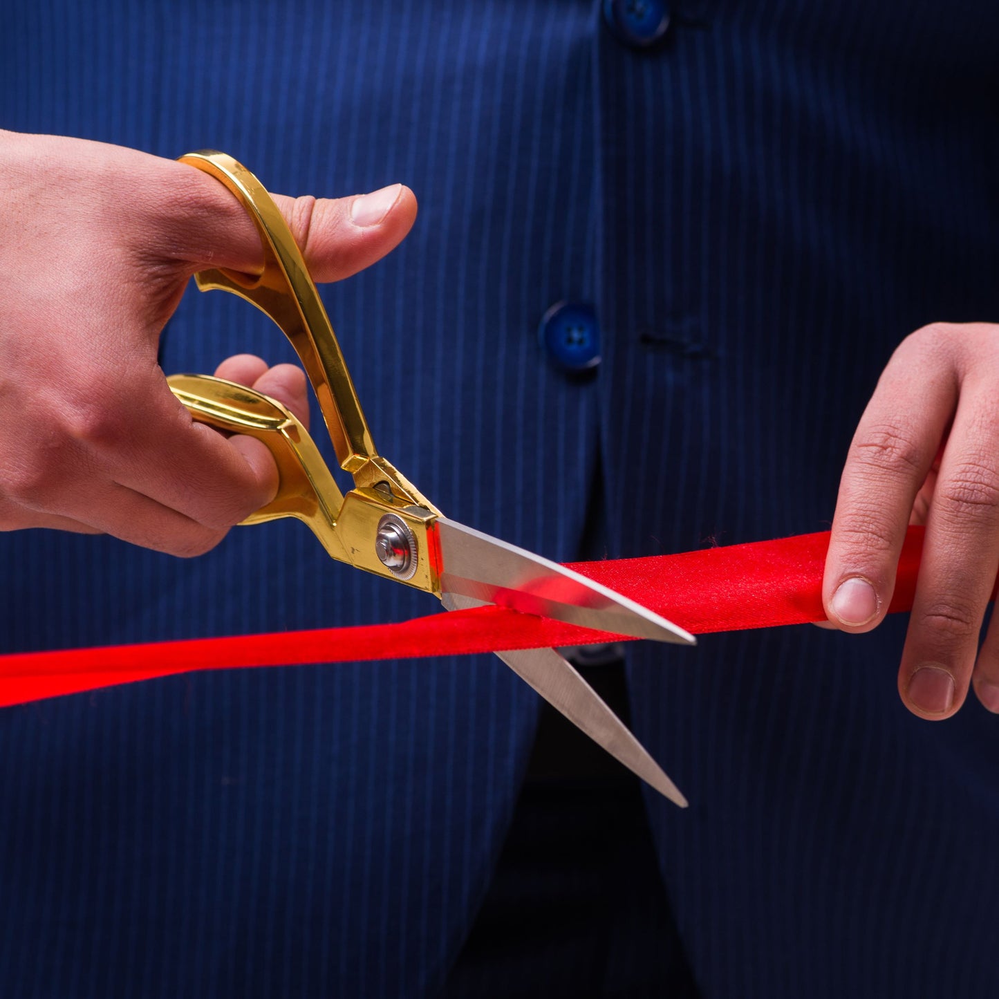 CISEAUX DORÉ - EN LOCATION