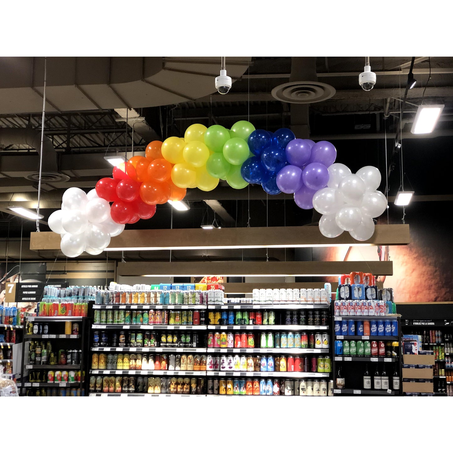 ARCHE (GUIRLANDE) DE BALLONS À L'AIR