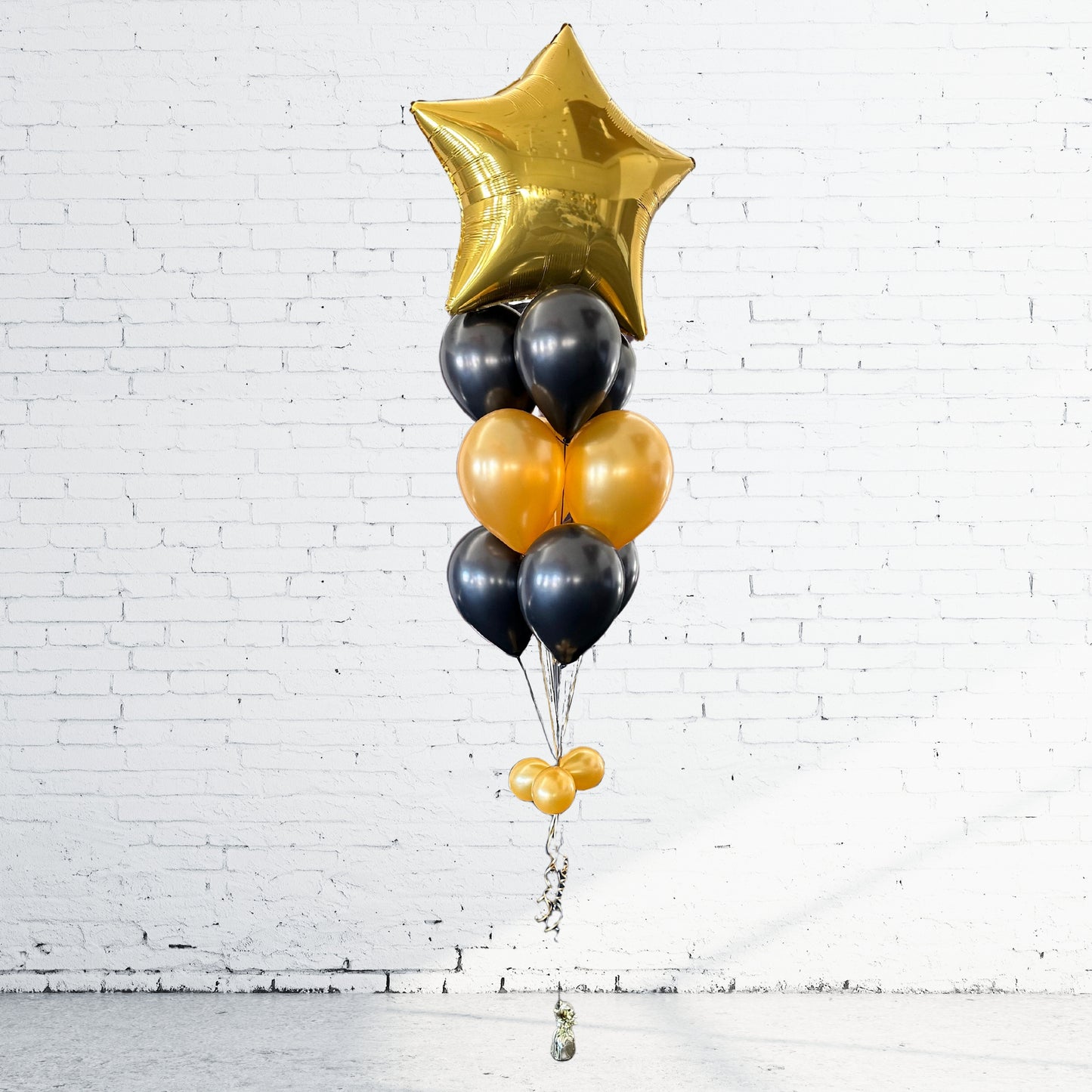 BOUQUET - 36 INCH STAR BALLOONS, BLACK AND GOLD