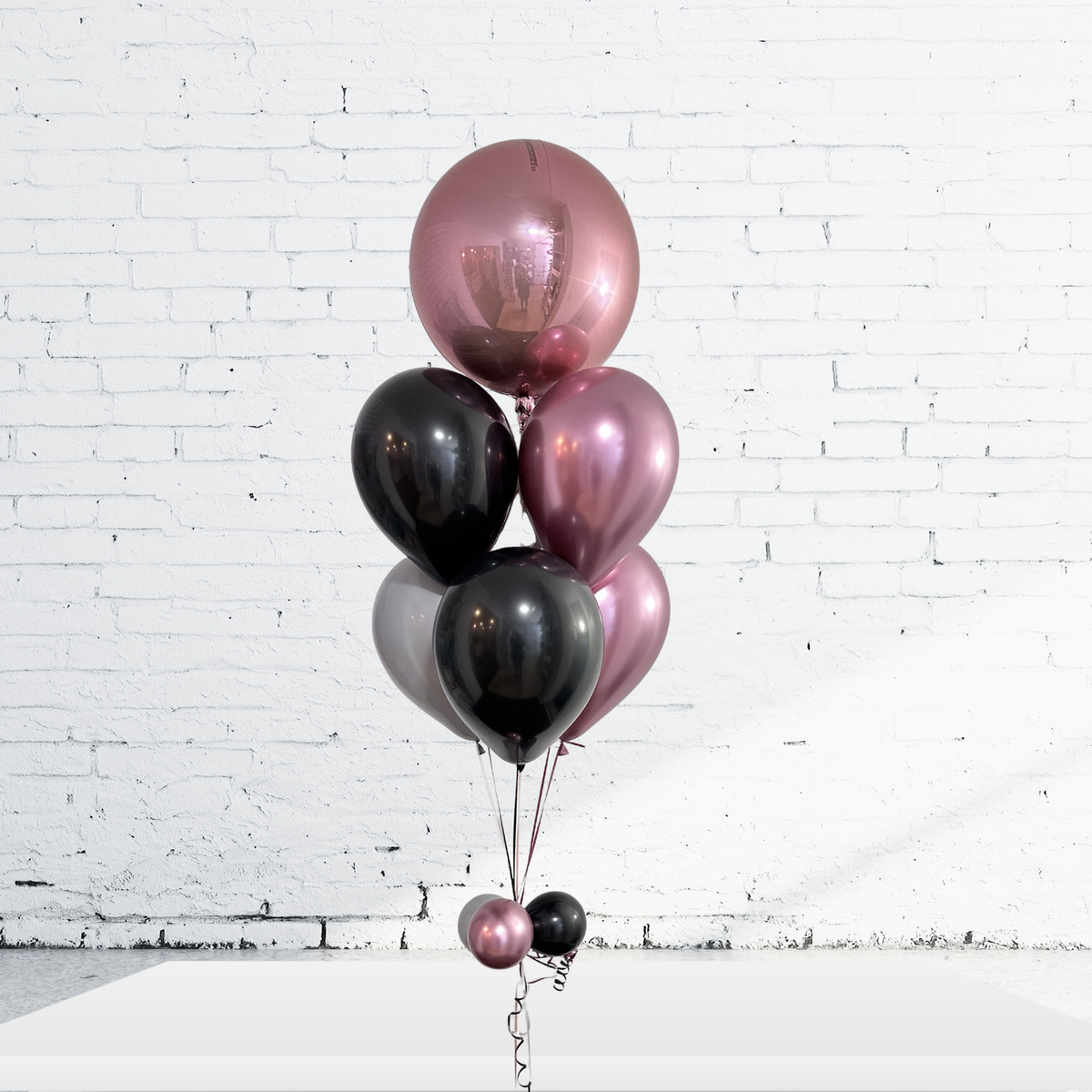 BOUQUET – 7 BALLONS AVEC BALLON MÉTALLIQUE ROND (ORBZ)