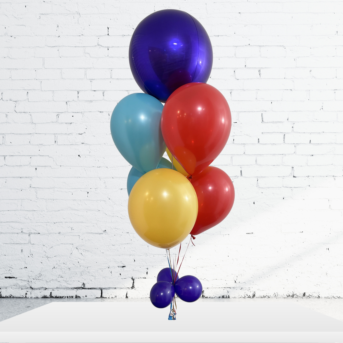 BOUQUET – 7 BALLONS AVEC BALLON MÉTALLIQUE ROND (ORBZ)