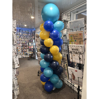 COLONNE TORSADÉE SURMONTÉE D'UN GROS BALLON