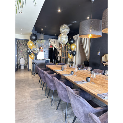 BOUQUETS DE BALLONS LUMINEUX AVEC ÂGE ET DÉCOR DE TABLE – CLÉ EN MAIN