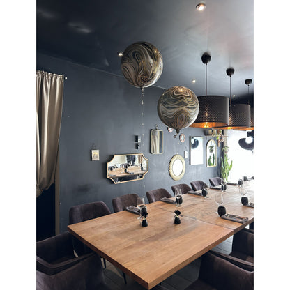 BOUQUETS DE BALLONS LUMINEUX AVEC ÂGE ET DÉCOR DE TABLE – CLÉ EN MAIN