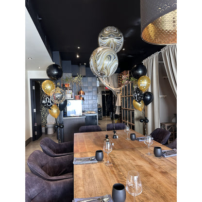 BOUQUETS DE BALLONS LUMINEUX AVEC ÂGE ET DÉCOR DE TABLE – CLÉ EN MAIN
