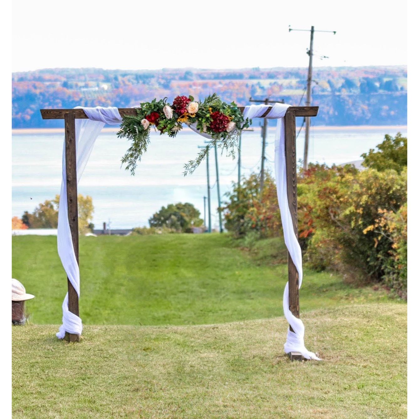 ARCHE EN BOIS POUR MARIAGE ET ÉVÉNEMENT – LOCATION